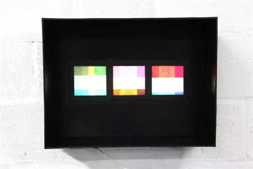 ▲《你好，晚安！》之一，装置， 72x54x22cm，朱小坤，2021 图片来源：李国华