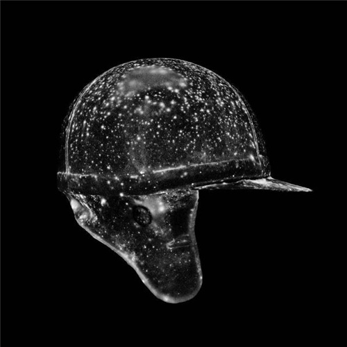 学生头盔｜Namie Town（2017年9月），距核电站10公里｜辐射水平：760〜1000cpm｜© Masamichi Kagaya