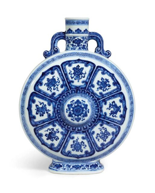 清乾隆 青花八吉祥纹双耳扁壶