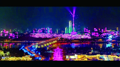 武汉樱花主题光影秀引发网友纷纷点赞。