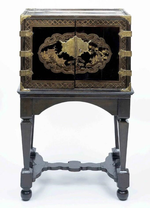 箱柜, 约1630年, 日本, 立架约1690年,可能为荷兰. Museum no. FE.38-1978. ©Victoria and Albert Museum, London