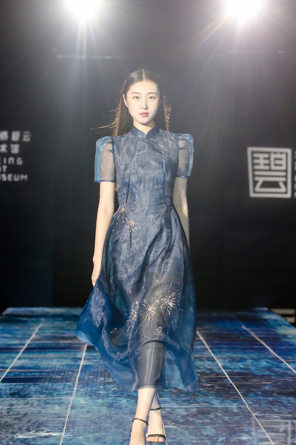 “百年百艺·薪火相传” ：庆建党百年“庄容”时装发布会