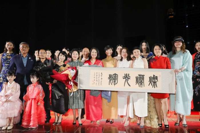 “百年百艺·薪火相传” ：庆建党百年“庄容”时装发布会