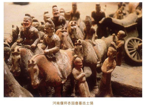 南偃师杏园唐墓出土俑。图自《我在考古现场：丝绸之路考古十讲》，中华书局供图