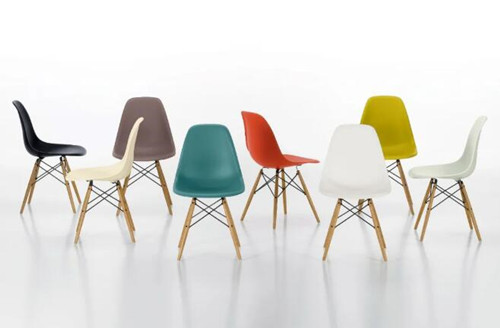Eames Plastic Side Chair