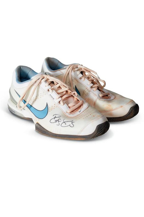 一双Nike签名球鞋。估价：50,000 - 70,000 英镑。此拍品将于2021年6月23日在佳士得伦敦罗杰·费德勒珍藏：拍卖收益将惠及罗杰·费德勒基金会 | 现场拍卖中呈献