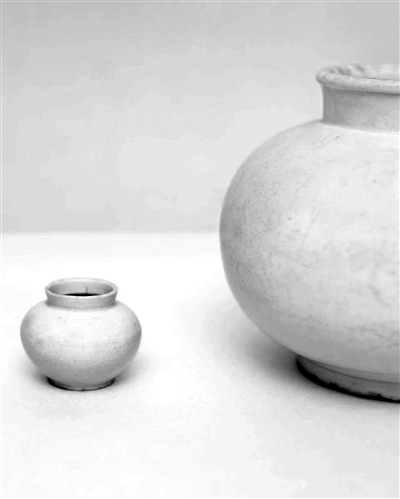选自《白瓷》系列 2005