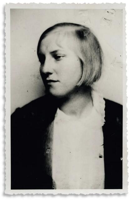 玛丽‧特雷斯‧瓦尔特，约1930年。摄影师不详。照片︰© Archives Maya Widmaier-Picasso