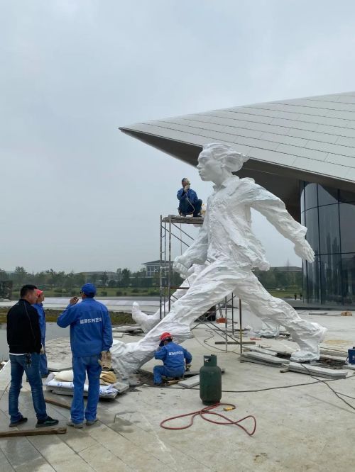 跟着成都市美术馆设计师一起提前感受超燃展场