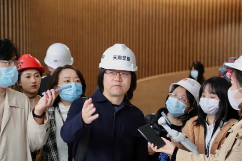 跟着成都市美术馆设计师一起提前感受超燃展场
