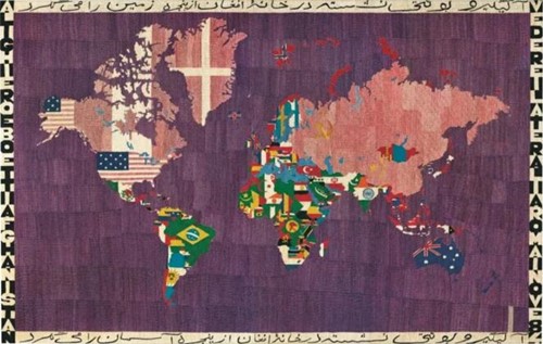 阿里吉耶罗·波提（1940-1004） 《地图》，刺绣，112 x 176 cm.，1984年作。公分）。此拍品于10月22日佳士得伦敦以1,702,500英镑成交