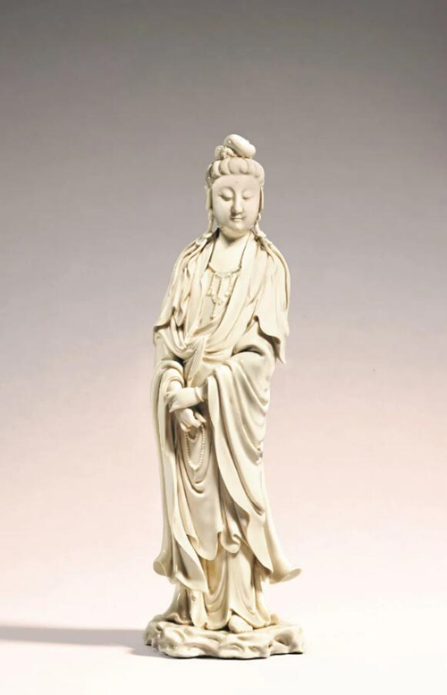 清十八世纪初 德化白瓷观音立像