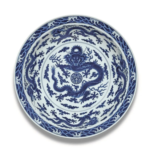 清乾隆 青花海水云龙捧寿纹大盘