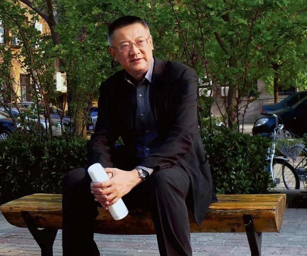 绘画系教授代大权：刀旁纸边