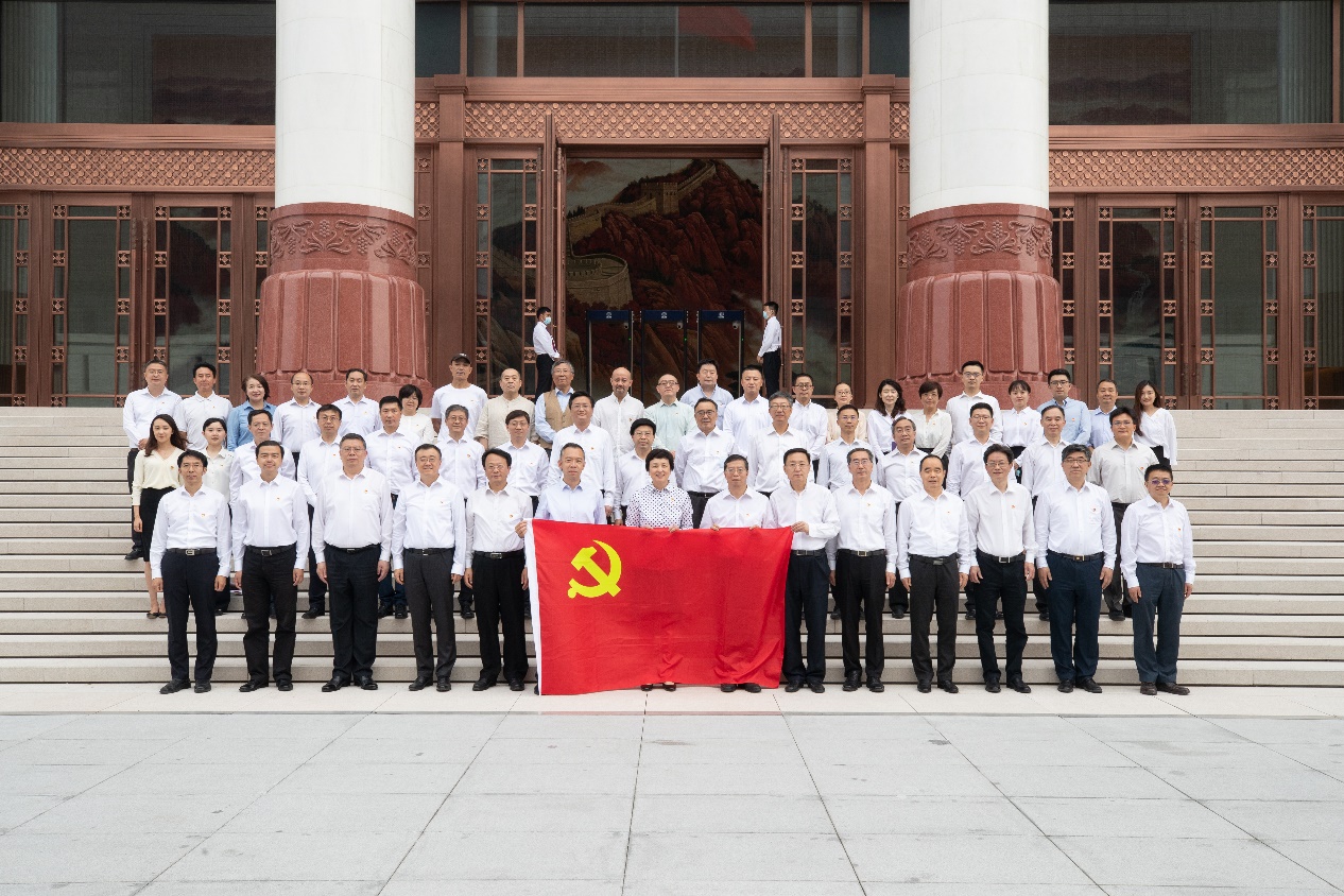 清华大学党委理论学习中心组、美院党委理论学习中心组成员共同赴中国共产党历史展览馆参观学习