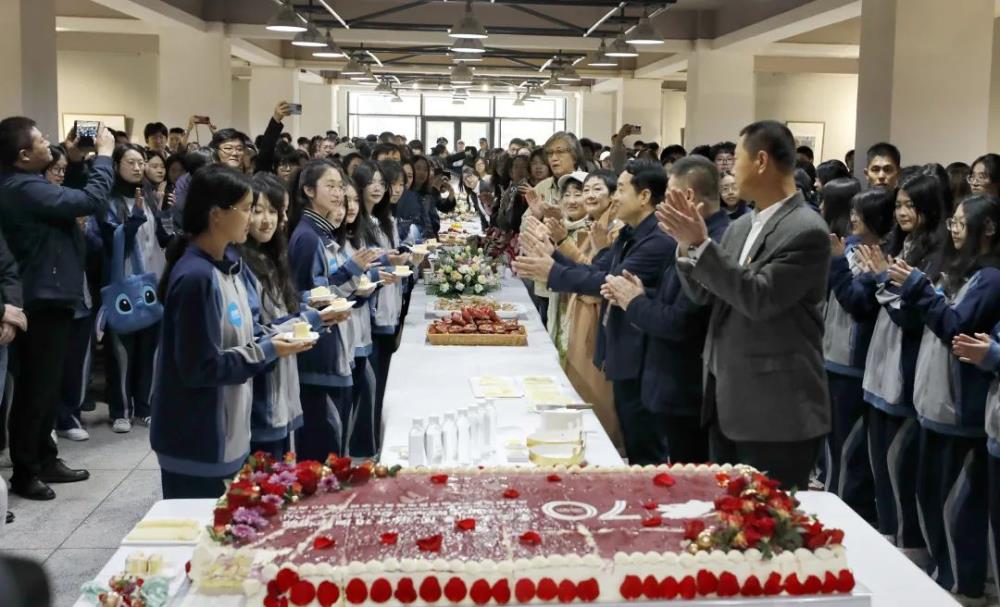 鲁迅美术学院附中举行建校70周年暨复建25周年庆祝大会
