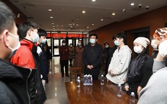 院领导看望慰问新春在岗职工