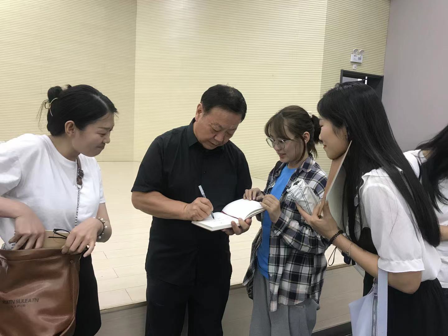 清华美院艺术史论系教授张夫也教授应邀为山西太原四所高校作演讲