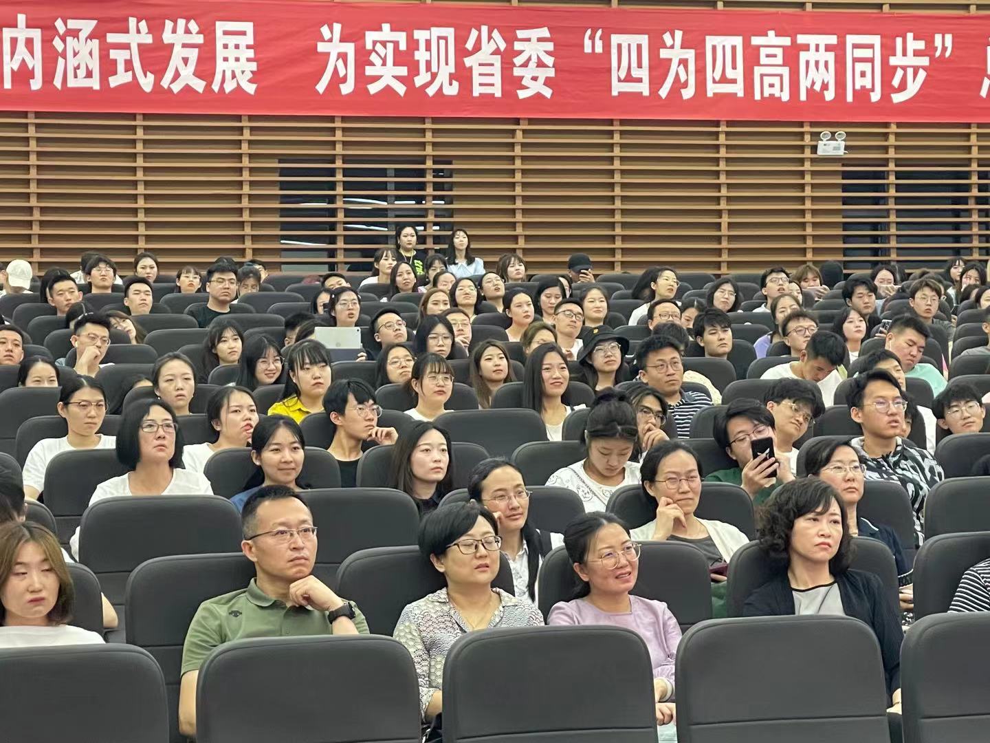 清华美院艺术史论系教授张夫也教授应邀为山西太原四所高校作演讲