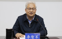 李智军为学生主讲党史专题党课