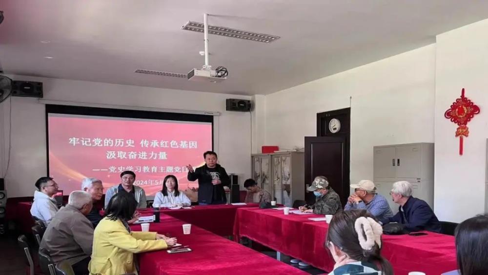 学校关工委开展“牢记党的历史 传承红色基因汲取奋进力量”党史学习教育主题党日活动