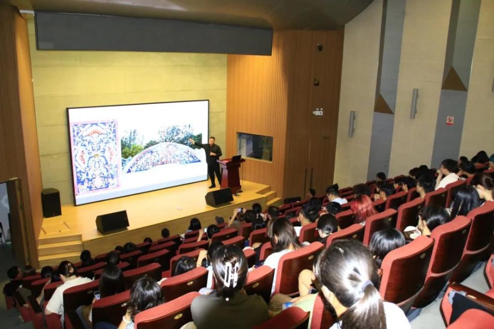 深化交流 共谋发展 ——中央美术学院马克思主义学院到鲁迅美术学院调研交流