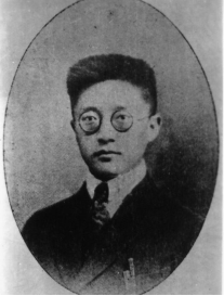 【校庆专题】清华校史馆展出王洪亮教授创作的浮雕《清华百年英烈颂》  纪念清华大学为国捐躯的51位英烈