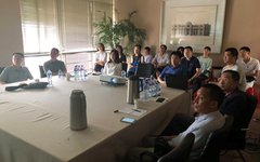 学校召开党委理论中心组会议集中观看学习警示教育片