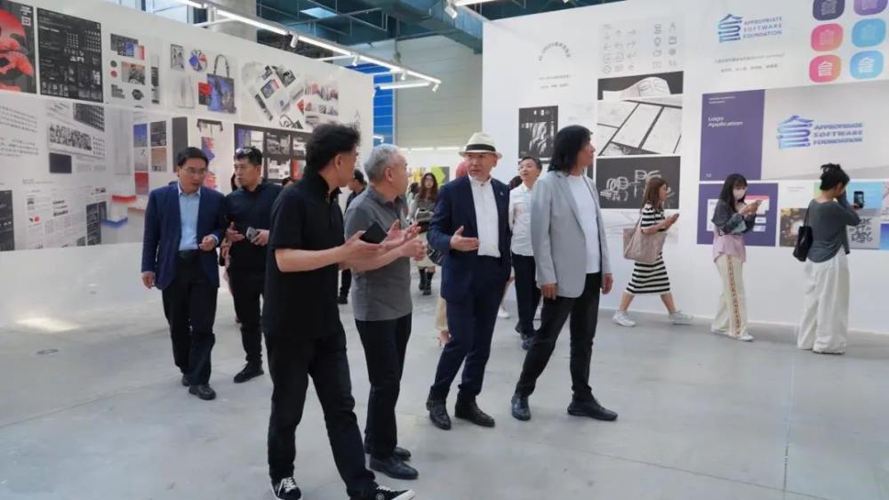 “全国首届青年平面设计作品展览”开幕式在鲁迅美术学院大连校区成功举办