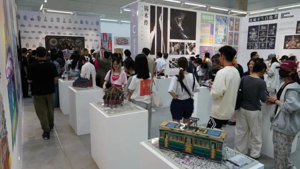 “全国首届青年平面设计作品展览”开幕式在鲁迅美术学院大连校区成功举办