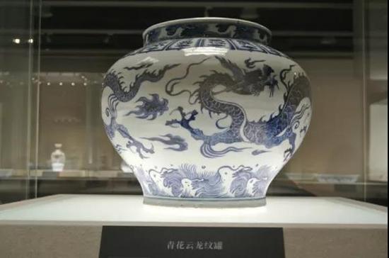 稍见青青色 还从柳上归——青色与春色