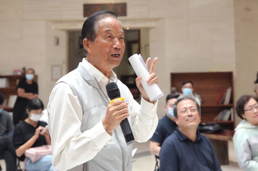 中华人民共和国最高人民检察院原党组书记、检察长、黄胄美术基金会名誉理事长贾春旺发言