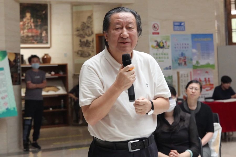 中国文化艺术发展促进会主席、中国国家画院原院长、黄胄美术基金会理事杨晓阳发言
