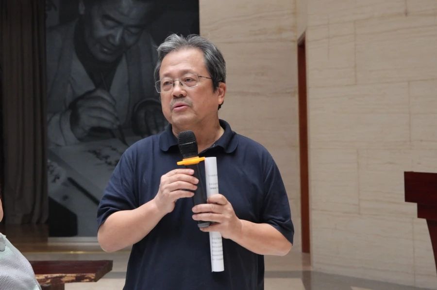 中国文联副主席、中央文史研究馆副馆长、中国美协名誉主席、全国政协委员冯远发言