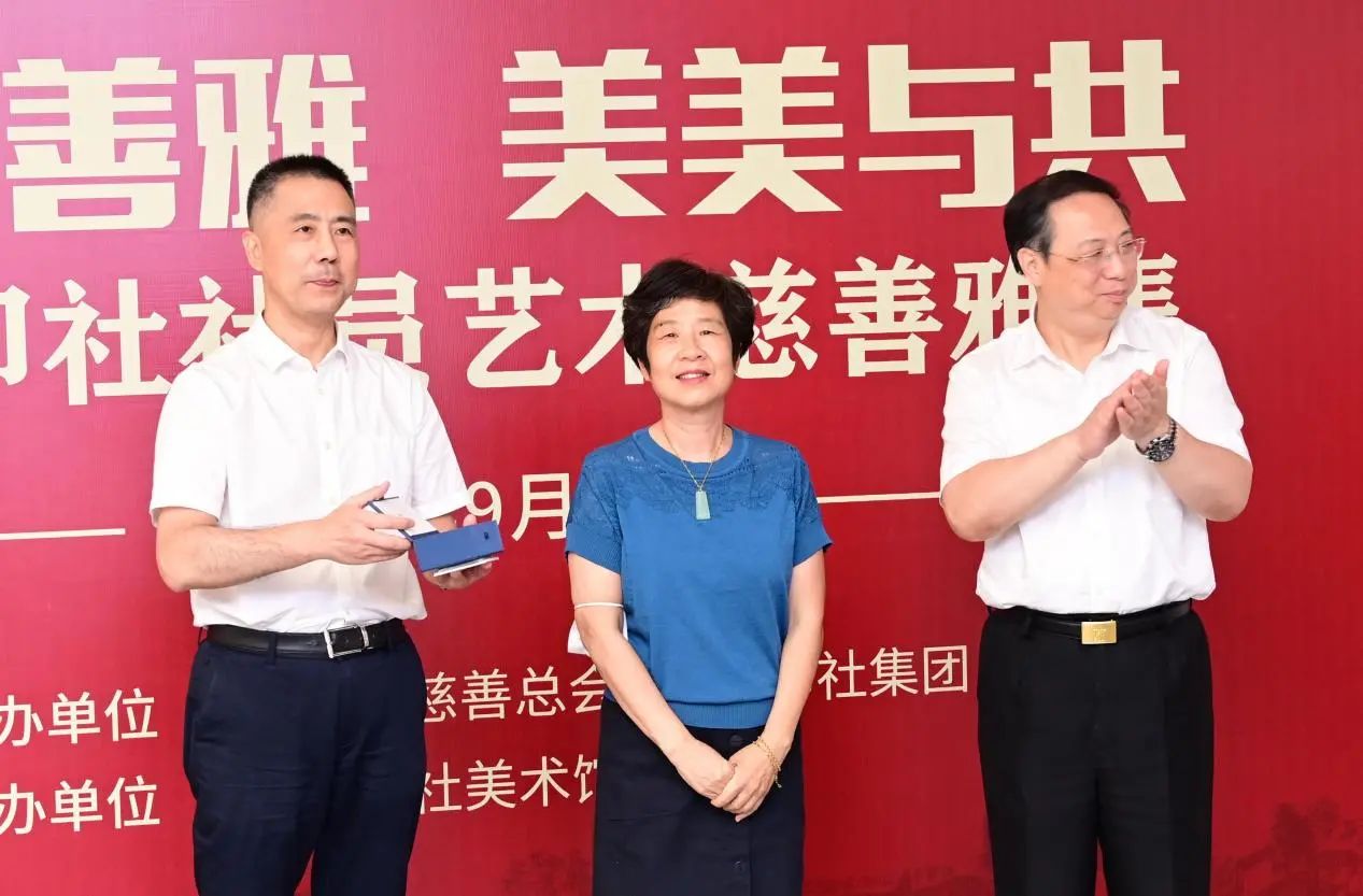 西泠印社理事吴莹捐赠作品