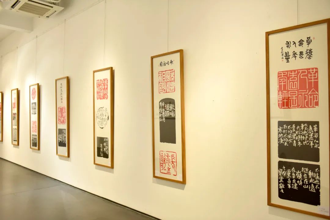 东方红·百首红歌印人一家篆刻展展厅一隅