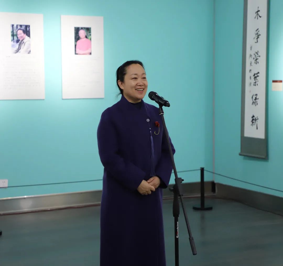 参展书家徐晓梅女士代表参展书家致答谢辞