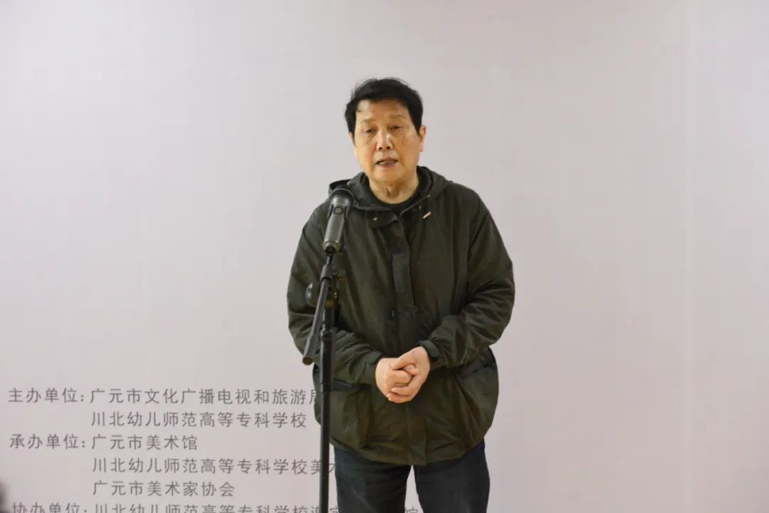 教师代表刘树诚发言