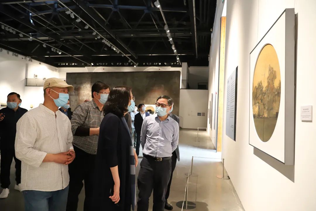 鄞风雅致·境象——龚建军水彩作品回乡汇报展嘉宾参观