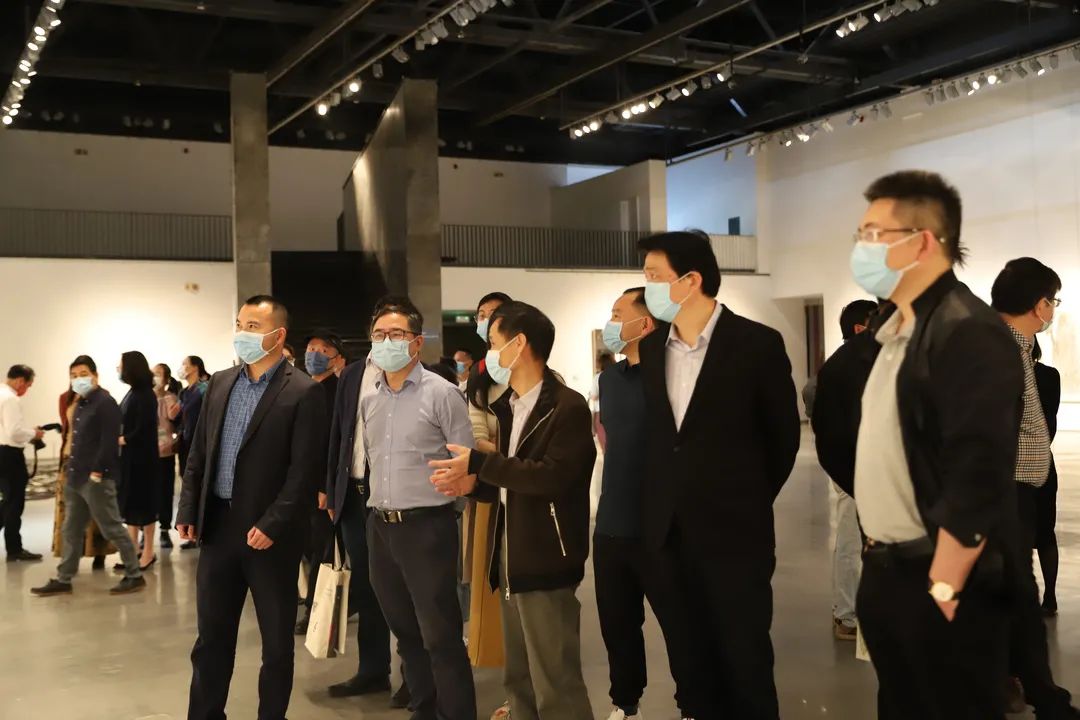 鄞风雅致·境象——龚建军水彩作品回乡汇报展嘉宾参观