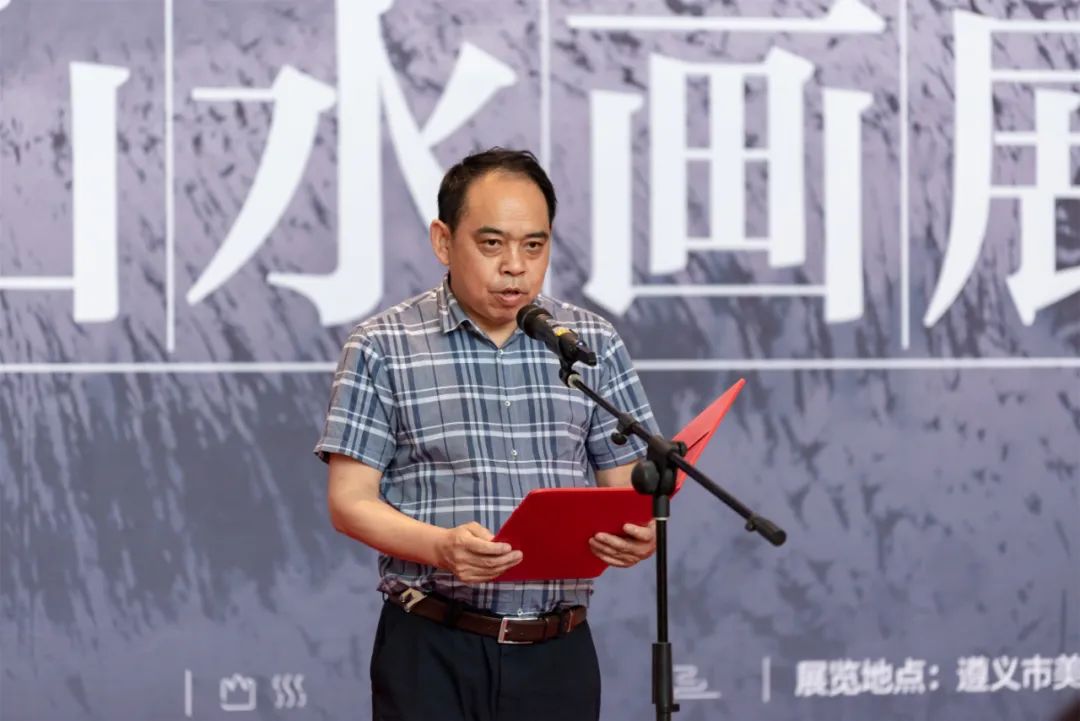 贵州省文联巡视员、中国书协理事、贵州书协秘书长杨昌刚宣布展览开幕