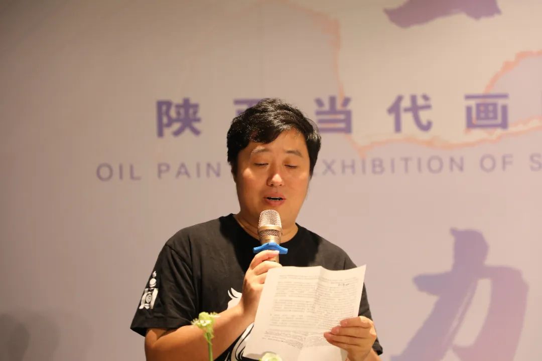 张炳林作为油画院院长进行致辞。