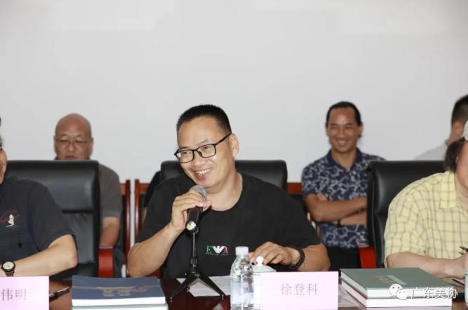 云浮市美协主席徐登科
