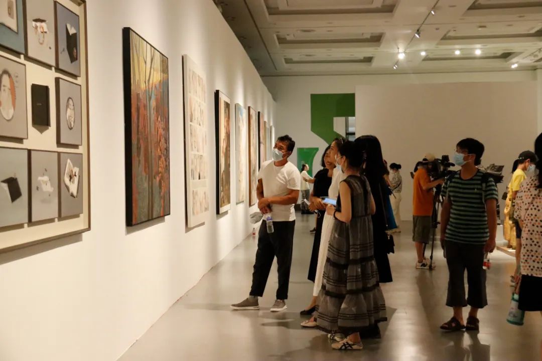 第七届全国青年美术作品展观展现场