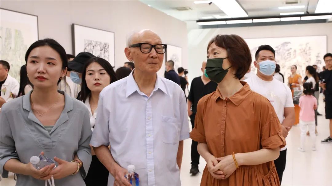 大道不孤——2022年度中国国家画院中青年艺术家邀请展：郁郁朝花·乔宜男作品展展览现场
