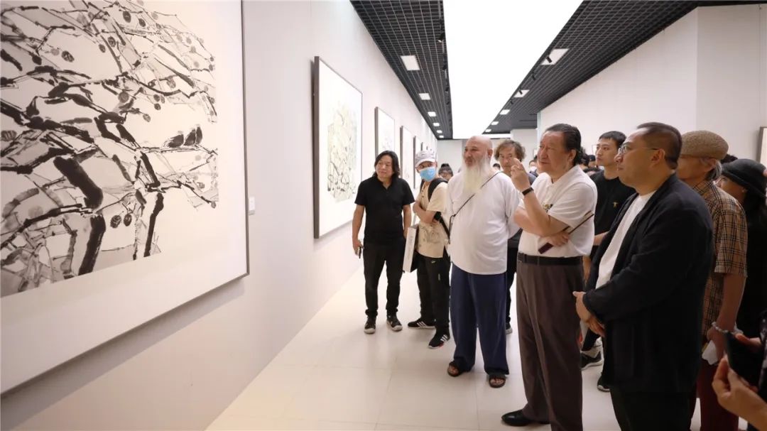 大道不孤——2022年度中国国家画院中青年艺术家邀请展：郁郁朝花·乔宜男作品展展览现场