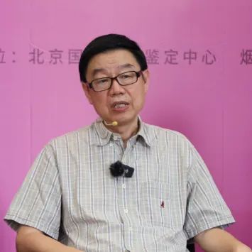 王鲁湘，中国国家画院美术理论家、香港凤凰卫视高级策划、评论员、主持人
