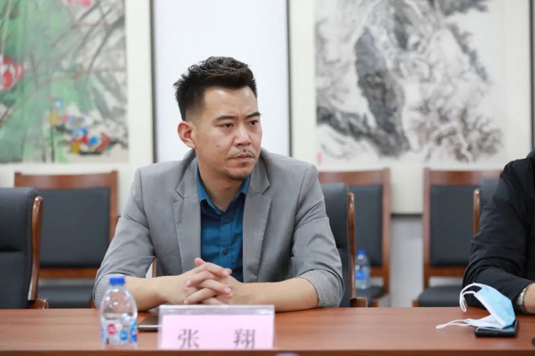 欧创集团贸易部经理张翔