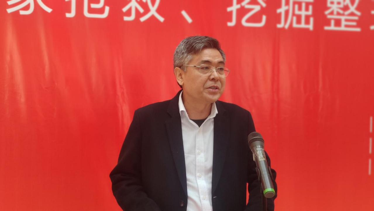 菏泽市书协主席翟永华介绍活动情况