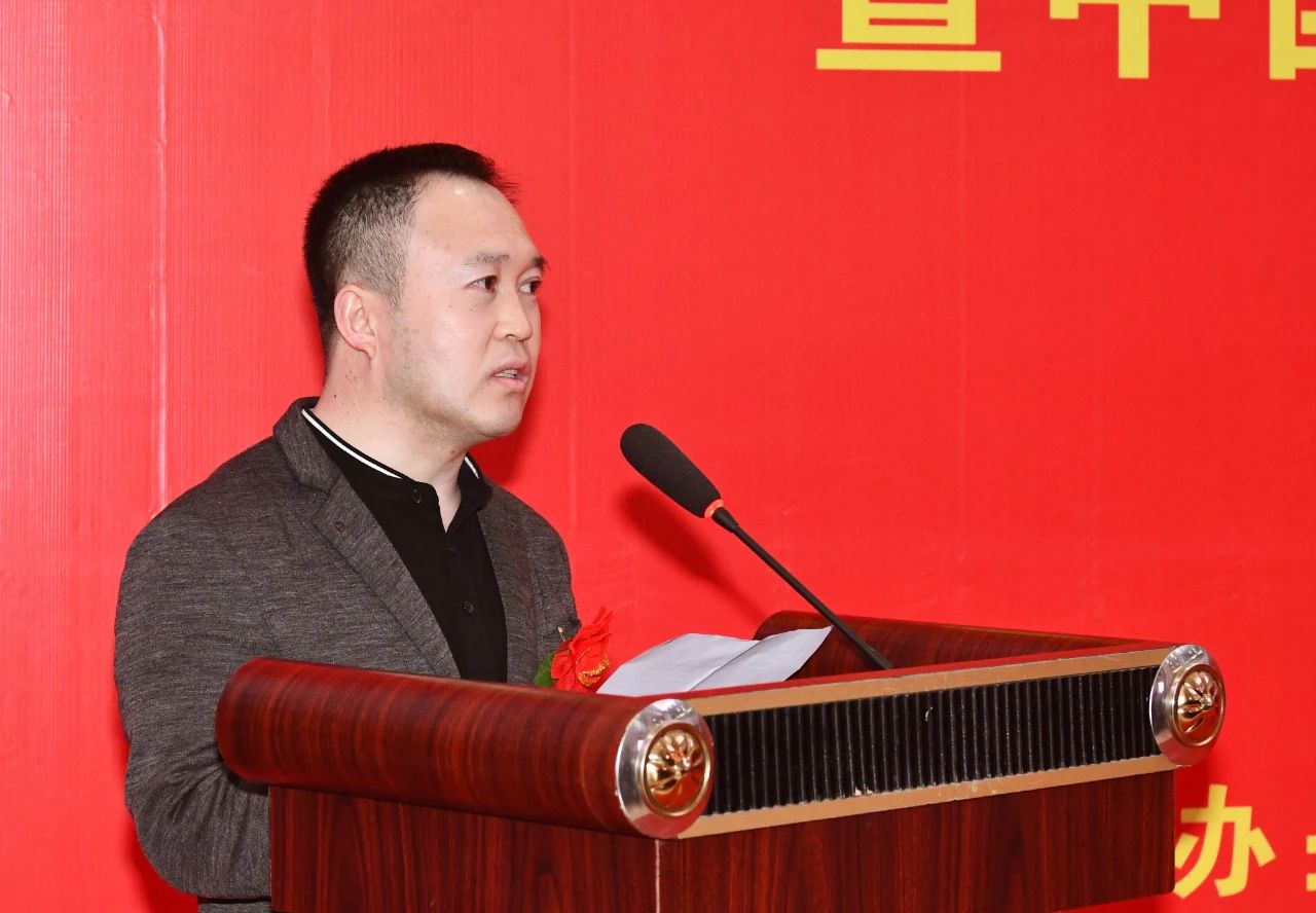 西安工业大学中国书法学院毕业生代表余继忠发言/